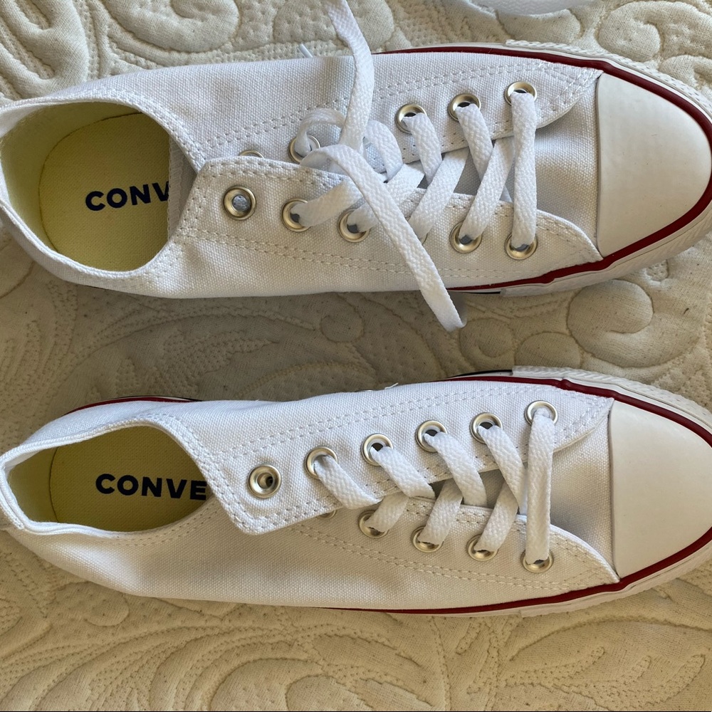 BRAND NEW White converse US women’s 8